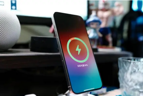 从化苹果15换屏服务分享用什么充电器给iPhone15充电更好 